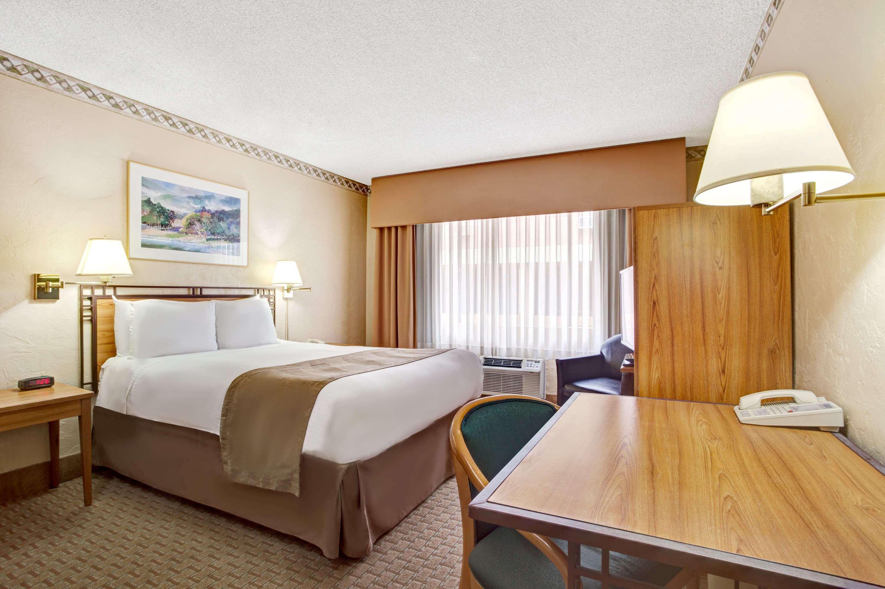 Travelodge By Wyndham Seattle By The Space Needle Exterior photo