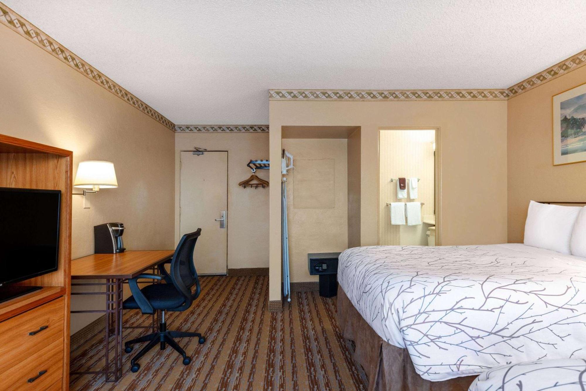 Travelodge By Wyndham Seattle By The Space Needle Exterior photo