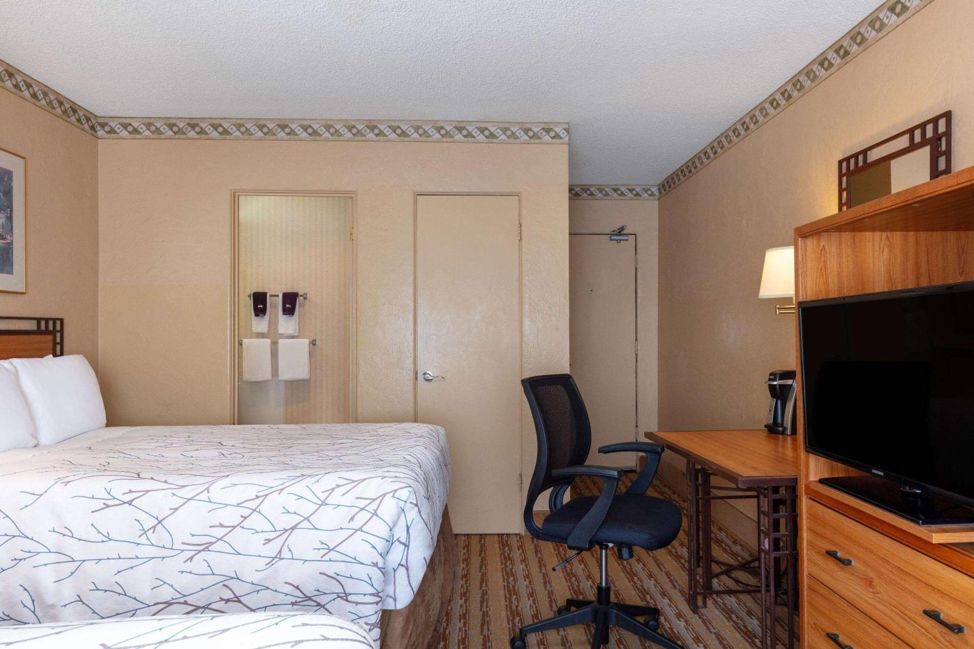 Travelodge By Wyndham Seattle By The Space Needle Exterior photo