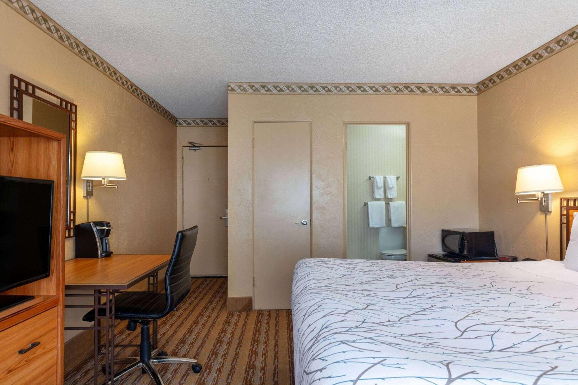 Travelodge By Wyndham Seattle By The Space Needle Exterior photo